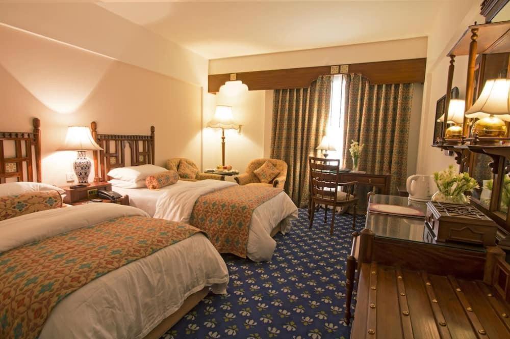 Faisalabad Serena Hotel ภายนอก รูปภาพ