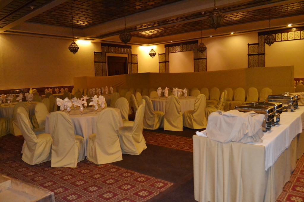 Faisalabad Serena Hotel ภายนอก รูปภาพ