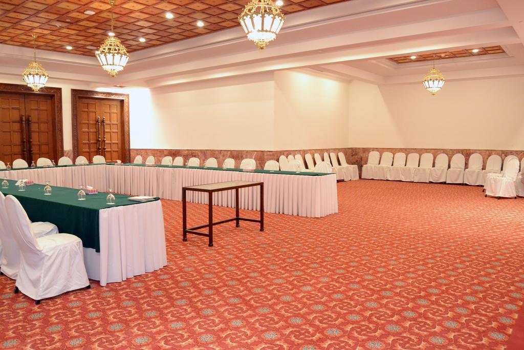 Faisalabad Serena Hotel ภายนอก รูปภาพ