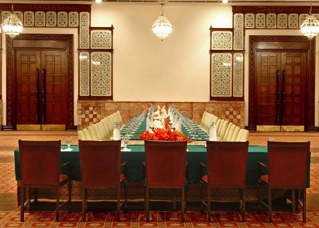 Faisalabad Serena Hotel ภายนอก รูปภาพ