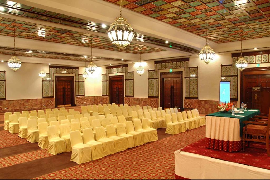Faisalabad Serena Hotel ภายนอก รูปภาพ