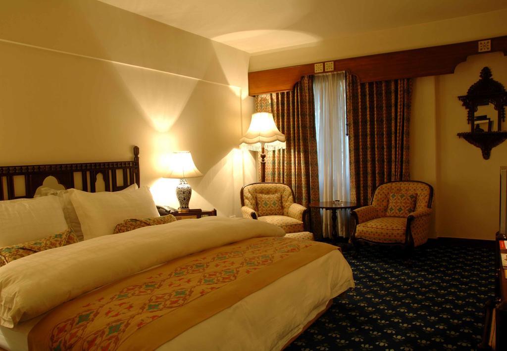 Faisalabad Serena Hotel ภายนอก รูปภาพ