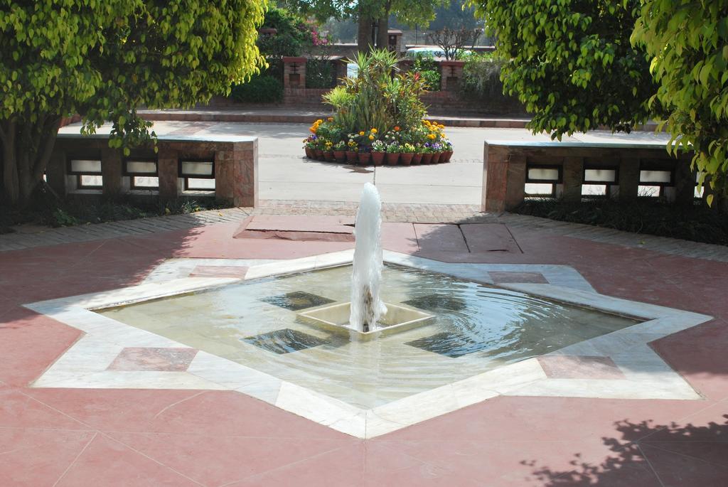 Faisalabad Serena Hotel ภายนอก รูปภาพ