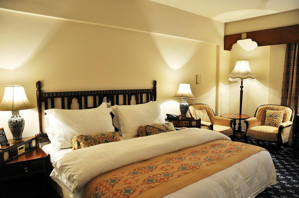Faisalabad Serena Hotel ภายนอก รูปภาพ