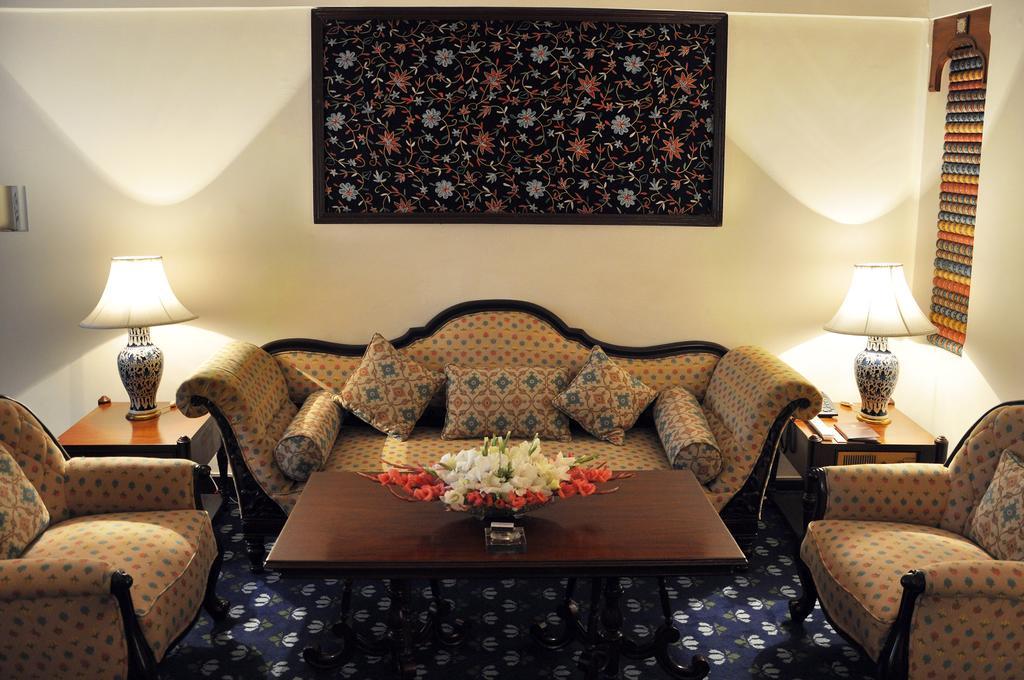 Faisalabad Serena Hotel ภายนอก รูปภาพ