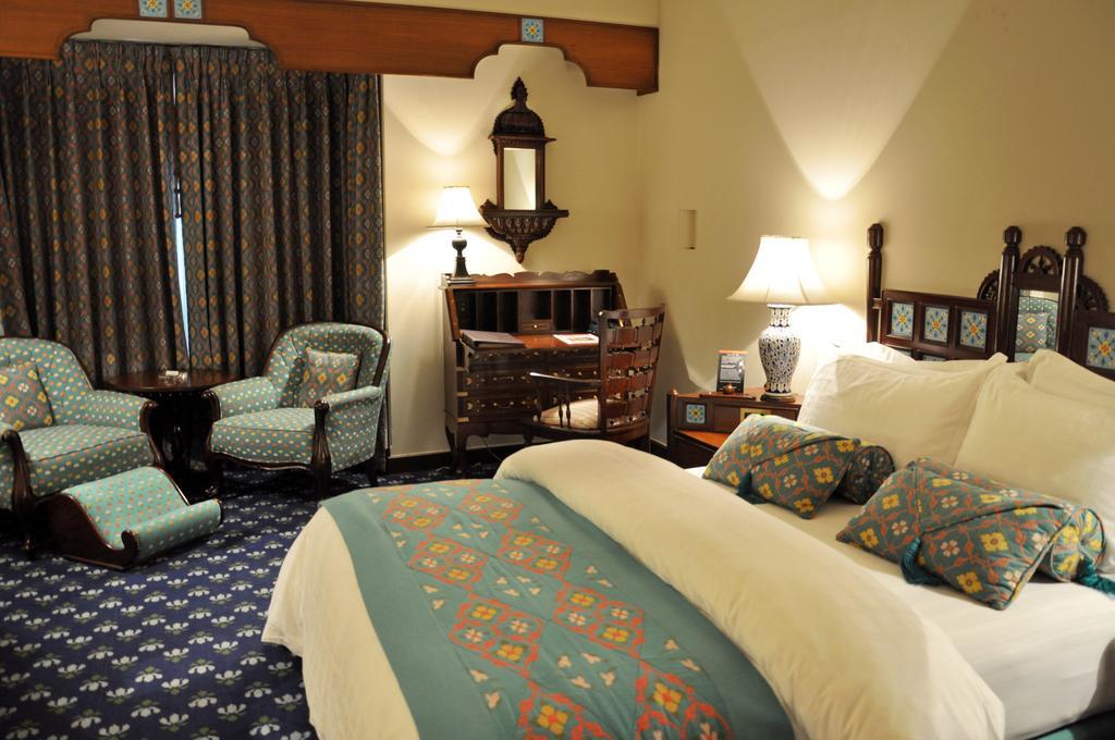 Faisalabad Serena Hotel ภายนอก รูปภาพ