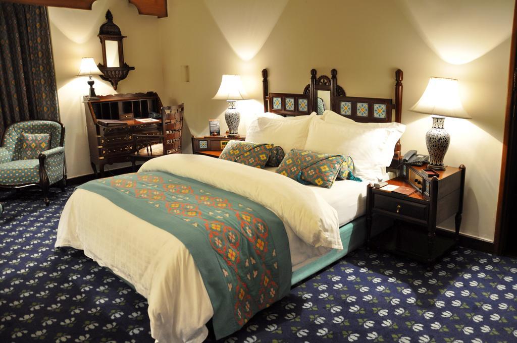 Faisalabad Serena Hotel ภายนอก รูปภาพ