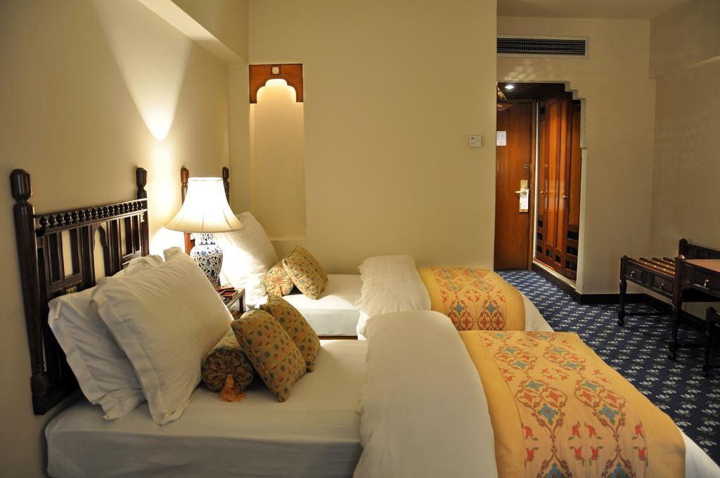 Faisalabad Serena Hotel ภายนอก รูปภาพ