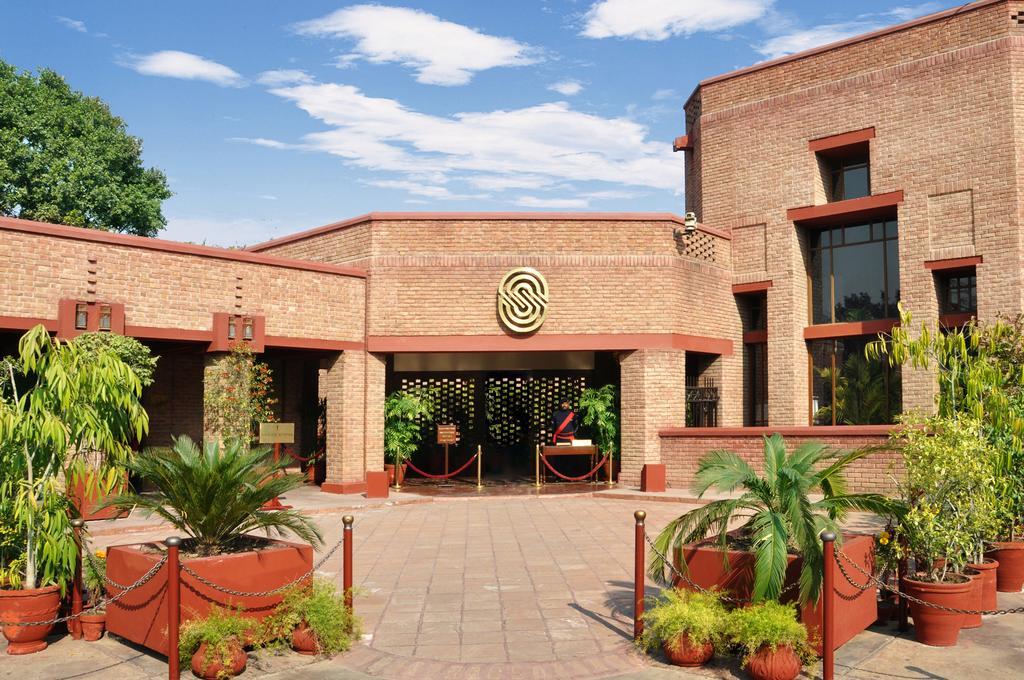 Faisalabad Serena Hotel ภายนอก รูปภาพ