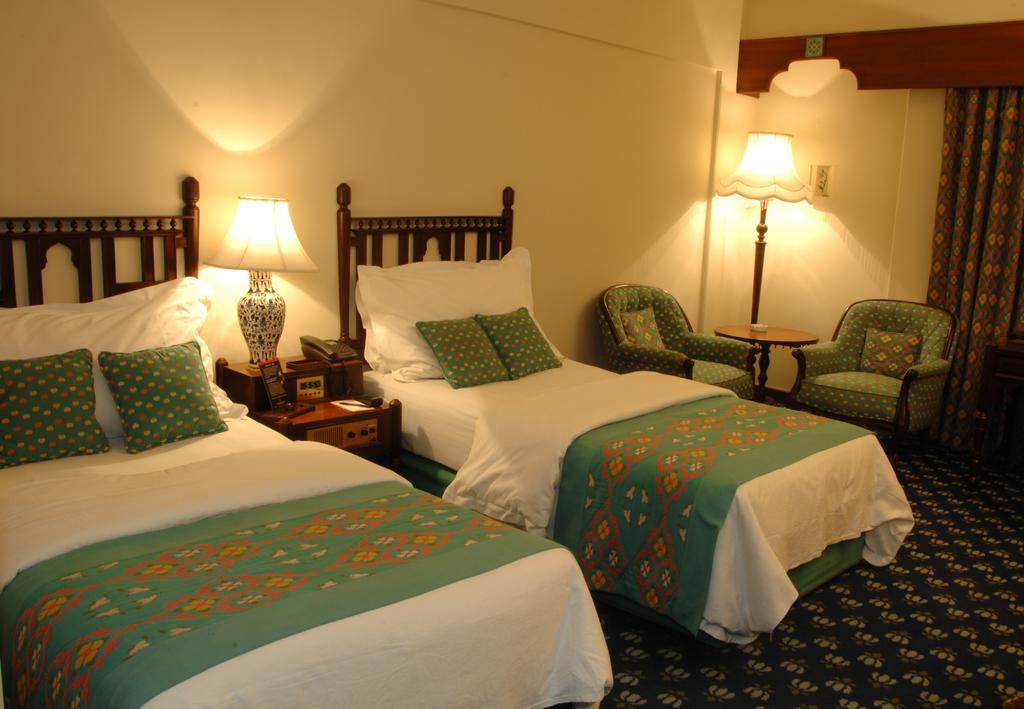Faisalabad Serena Hotel ภายนอก รูปภาพ