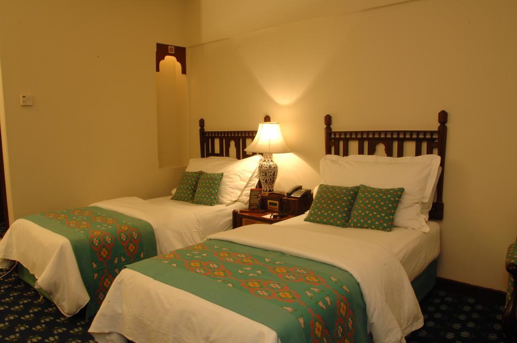 Faisalabad Serena Hotel ภายนอก รูปภาพ