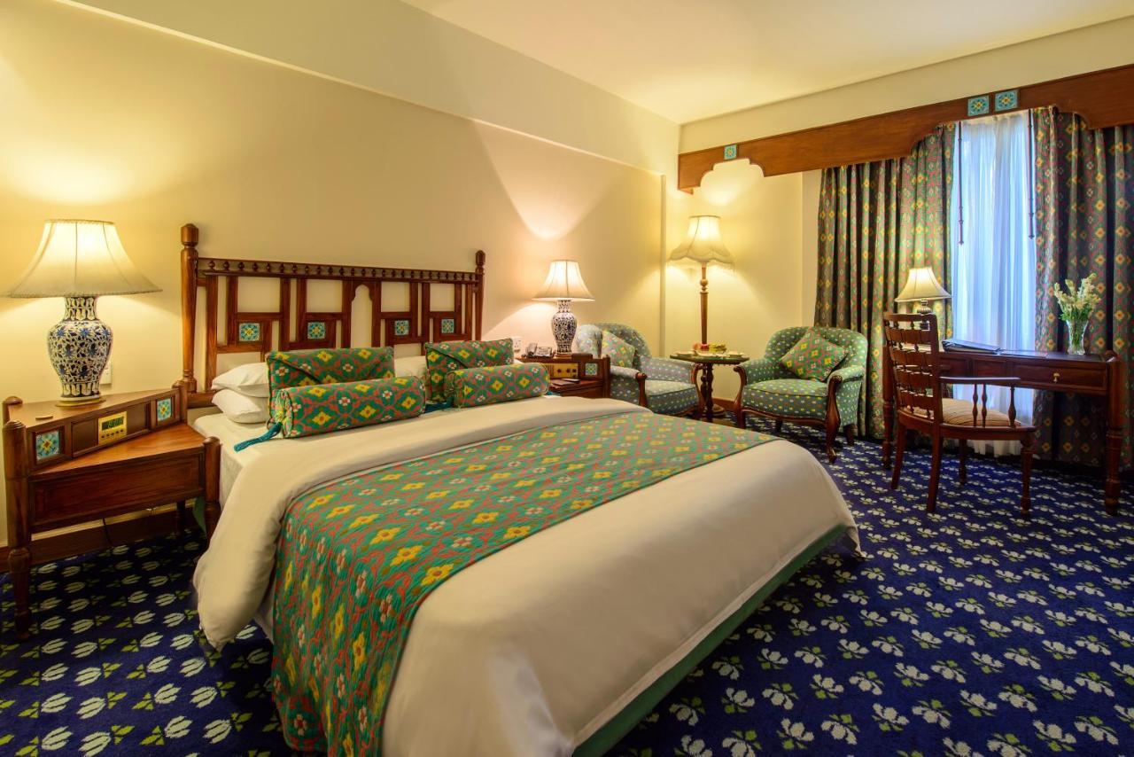 Faisalabad Serena Hotel ภายนอก รูปภาพ