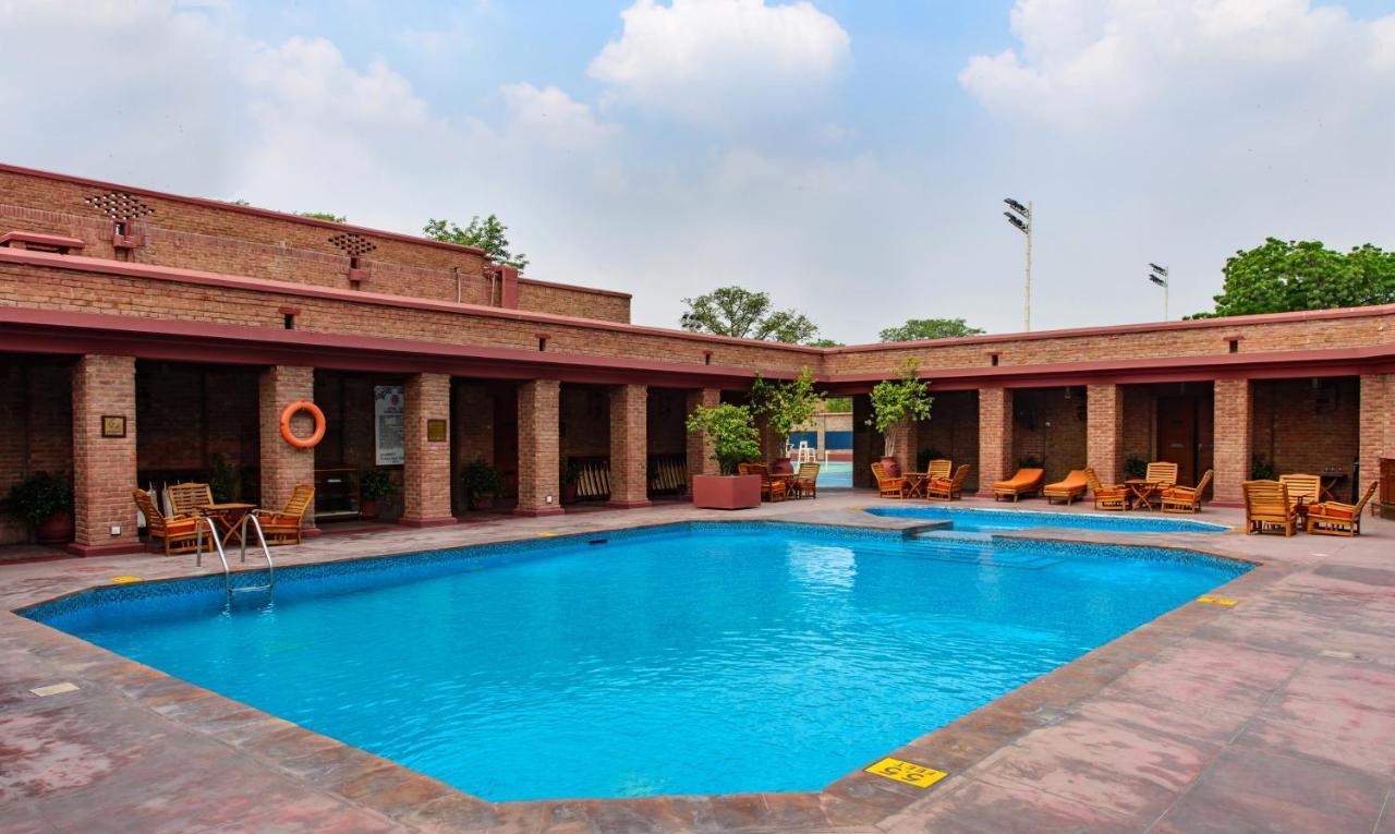 Faisalabad Serena Hotel ภายนอก รูปภาพ