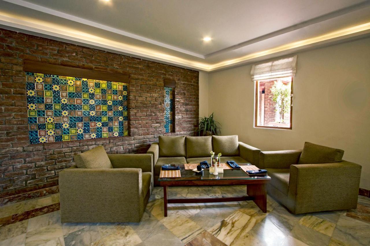 Faisalabad Serena Hotel ภายนอก รูปภาพ