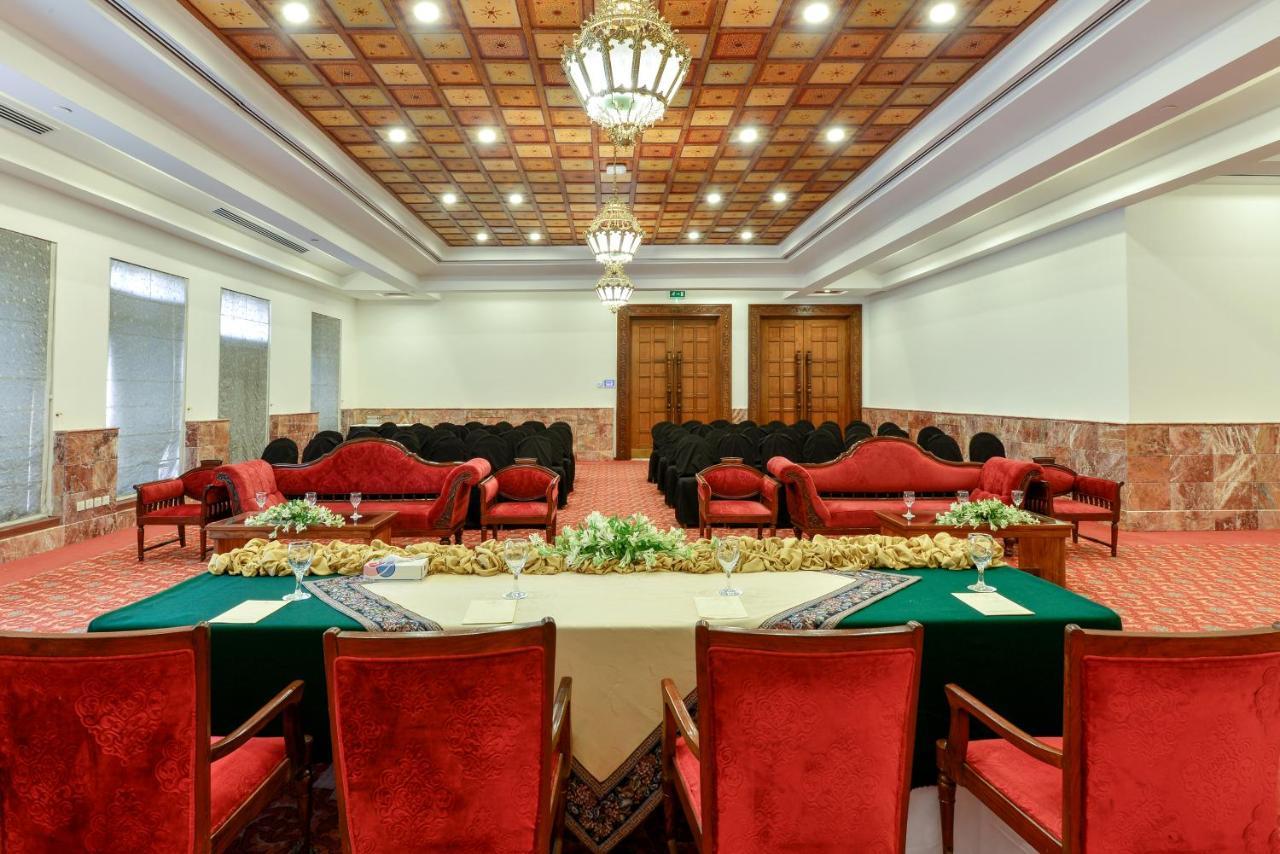 Faisalabad Serena Hotel ภายนอก รูปภาพ
