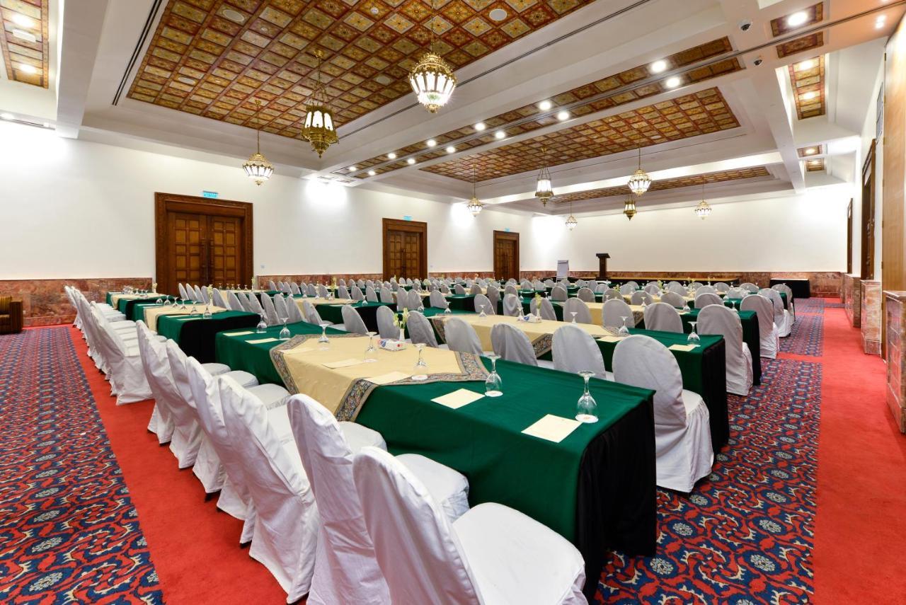 Faisalabad Serena Hotel ภายนอก รูปภาพ