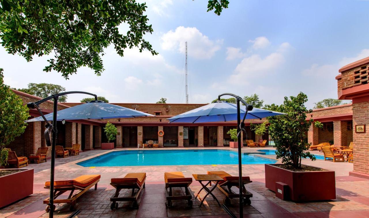 Faisalabad Serena Hotel ภายนอก รูปภาพ